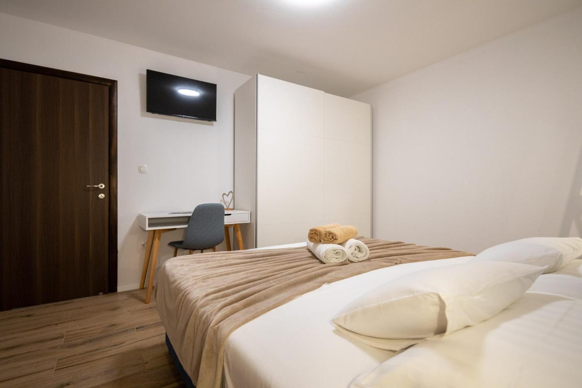 Apartment Iva Vrana  Buitenkant foto